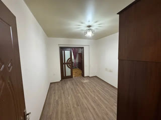 იყიდება 4 ოთახიანი ბინა ბათუმში