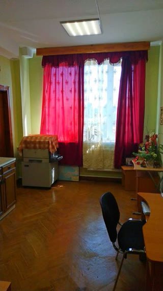 Продам 458м2  з арендаторами, вул. Братиславська , Окупність 6-7 років