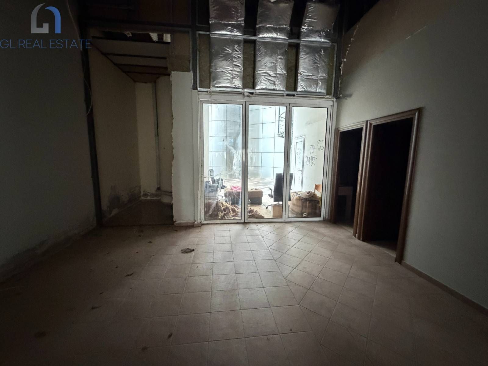 262 m² Store