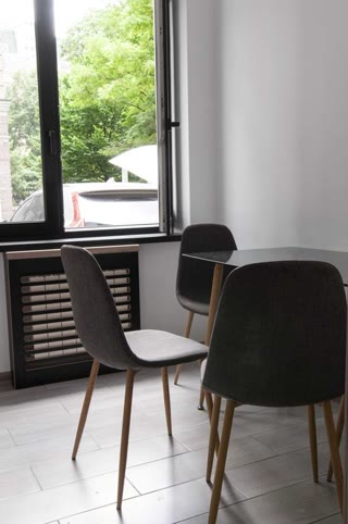 Продаж з орендарями 250м2, ремонт, вул. Почайнинська