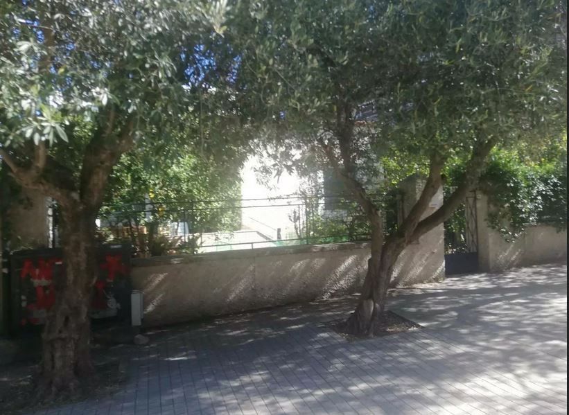 693 m² Plot