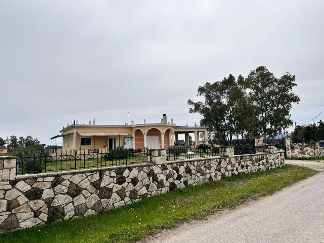 240 m² Detached House