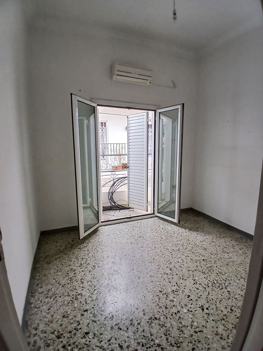 270 m² Building