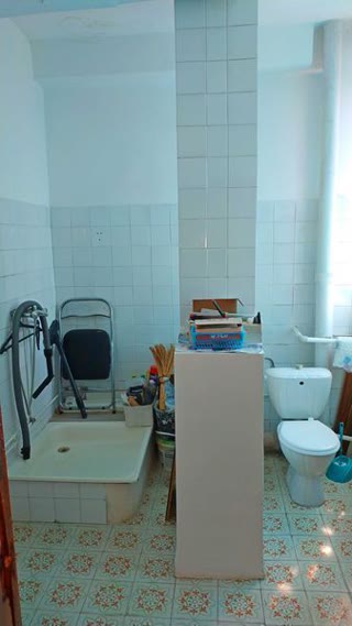 Продам 458м2  з арендаторами, вул. Братиславська , Окупність 6-7 років