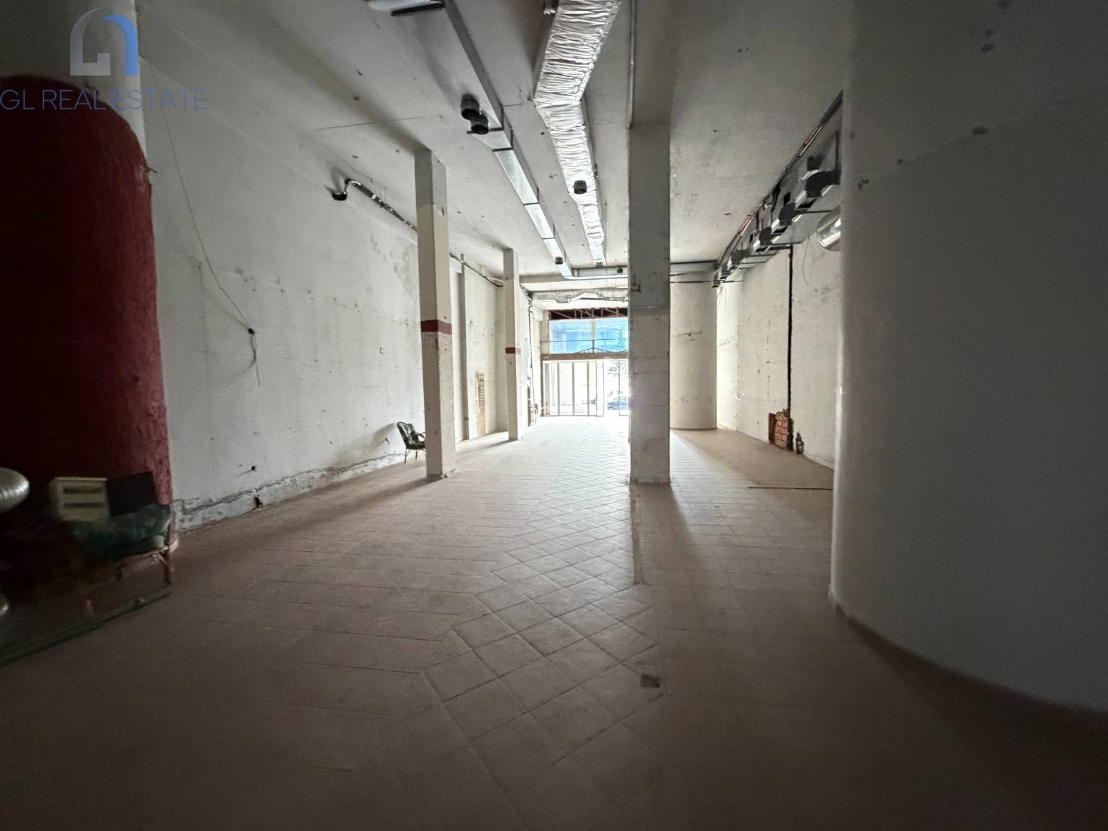 262 m² Store