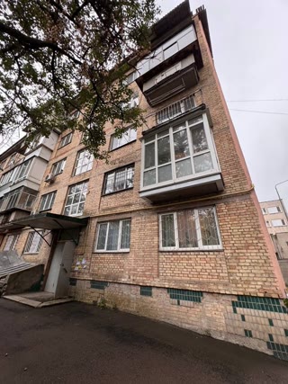 Продаж  2-кімнатна квартира біля метро «Політехнічний інститут» та університету Богомольця