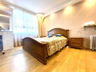 Продається 2к квартира з меблями та технікою, метро Житомирська