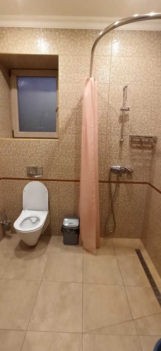 Частина будинку (4-5 чол) у старовинній виллі, центр, тераса, парковка