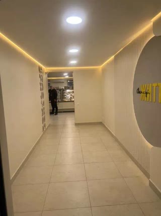 Продаж фасадного торгового приміщення, вул. Ольжича