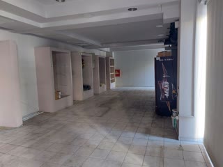 150 m² Store