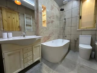 Сдается 3-комнатная квартира в Ваке
