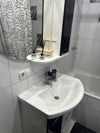 Продам 1к квартиру метро Індустріальна