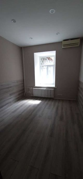 Продаж 4-кімнатна квартира в історичному центрі Києва біля Михайлівського монастиря та Софії