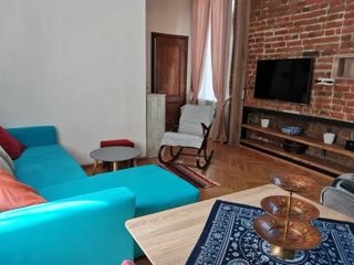 ქირავდება 3 ოთახიანი ბინა მთაწმინდაზე