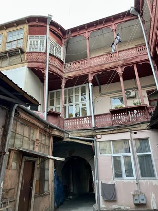 ქირავდება 2 ოთახიანი ბინა სოლოლაკში