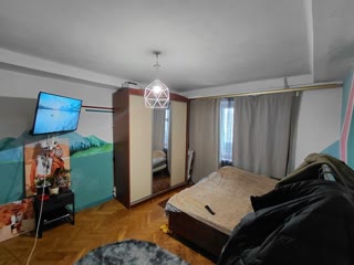 Sale of a 2-room apartment near Livoberezhna metro