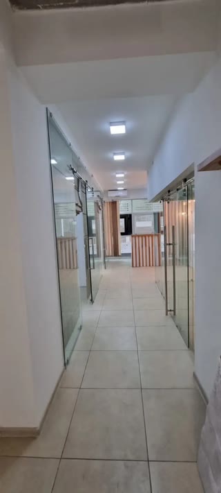 ქირავდება საოფისე კომერციული ფართი ვაკეში