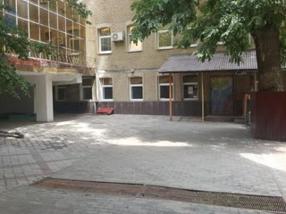 Продається 2-ох поверхове окремо стояче будівля біля Микільського