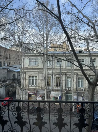 Продается жилая квартира в районе Мтацминда, Тбилиси
