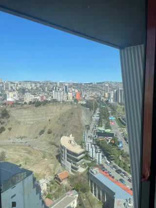 იყიდება 2 ოთახიანი ბინა ვაკეში
