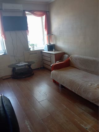 Продаж 1-кімнатної квартири біля метро Вокзальна