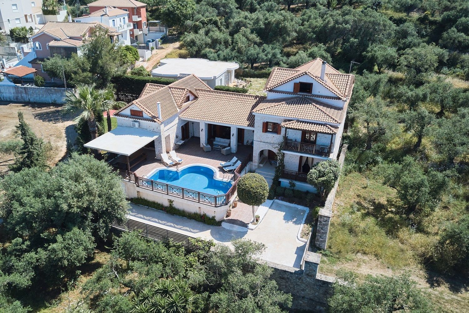 Βίλα 350τ.μ.