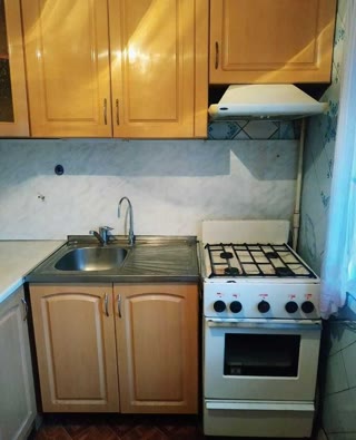 Продам 3-кімнатну квартиру біля м. Армійська