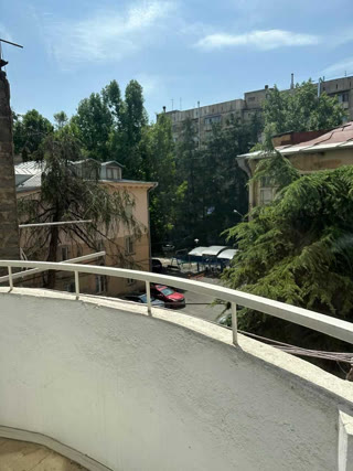 იყიდება 3 ოთახიანი ბინა საბურთალოზე