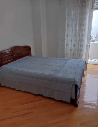 ქირავდება 3 ოთახიანი ბინა ვაკეში
