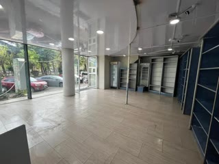 ქირავდება უნივერსალური კომერციული ფართი საბურთალოზ