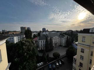 Sale of a two-level apartment on Khreshchatyk near the Verkhovna Rada