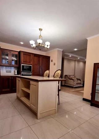 Продається простора 3-кімнатна квартира площею 150 м² у сучасному ЖК «Молодіжний» на Осокорках