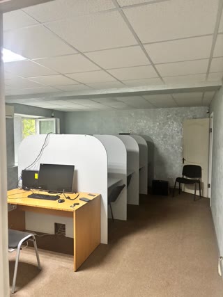 Продається 3-кімнатна квартира, Харківське шосе, під житло або офіс