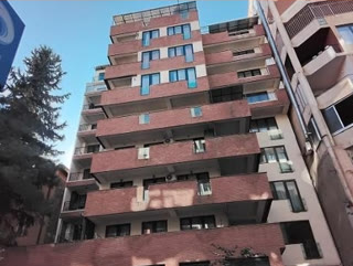 იყიდება 4 ოთახინი ბინა ვაკეში