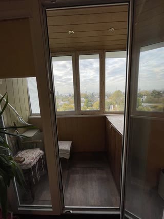 Продам 3к, 68 кв, 10 поверх/10,еврорем,  5 хв. від метро Київська