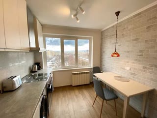 Sale of a 3-room apartment on Naukovaya Street