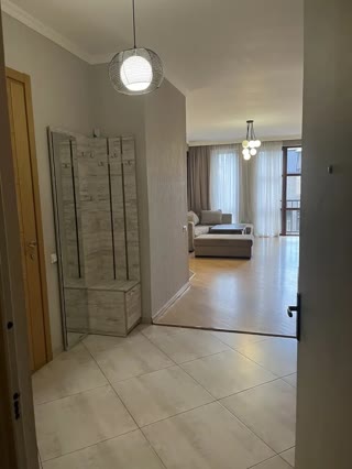 იყიდება 2 ოთახიანი ბინა ვერაზე
