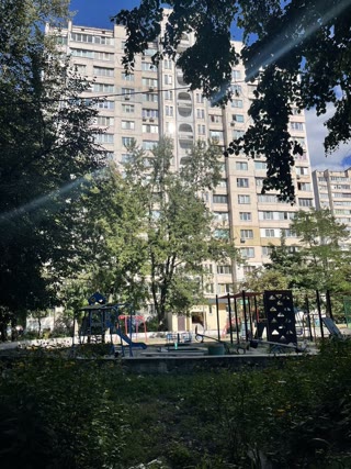 Продається 2-х кімнатна квартира біля метро, Дарницький район
