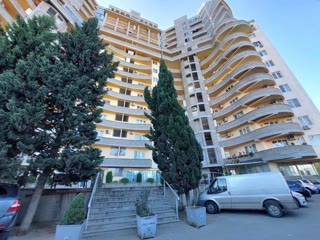 ქირავდება 3 ოთახიანი ბინა საბურთალოზე