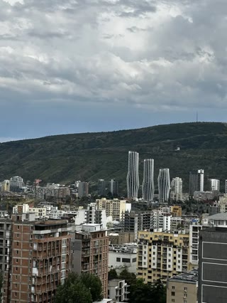 იყიდება 2 ოთახიანი ბინა საბურთალოზე