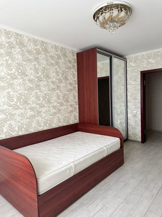 For Sale 3-room Apartment Oleksiivka