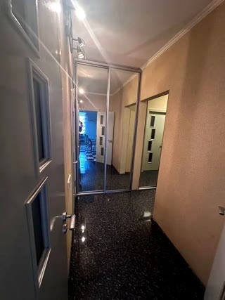 Продаж 2-кімнатної квартири на Позняках біля метро Осокорки та ТРЦ River Mall