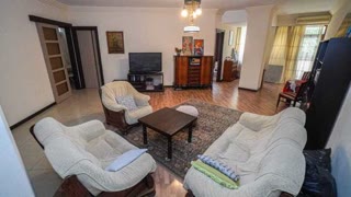 იყიდება 3 ოთხიანი ბინა ვაკეში ფალიაშვილზე