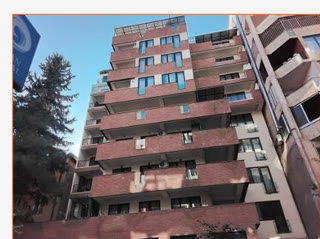 იყიდება 4 ოთახიანი ბინა ვაკეში