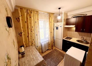 Продаж 1-кімнатної квартири, метро Лісова, вулиця Мілютенка