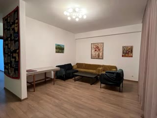 ქირავდება 3 ოთახიანი ბინა მთაწმინდაზე