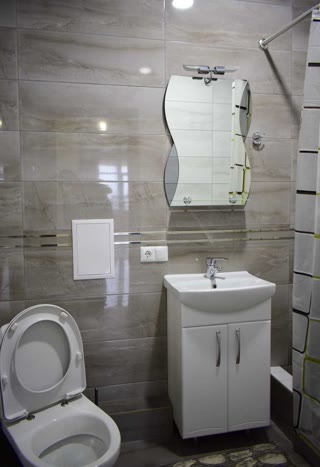 For Sale 2-Room Business Class Apartment on Roksolany Street