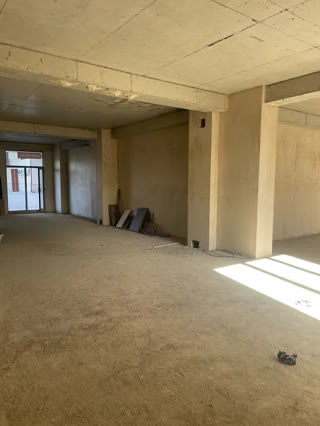 Universal commercial space for rent in Isan