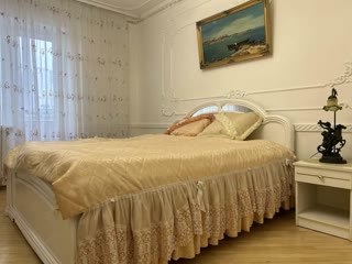 Продаж 3к з меблями і технікою на вул. Котельникова