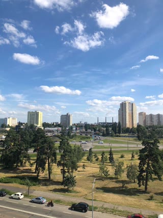 Продаж 3-кімнатної квартири біля метро Чернігівська